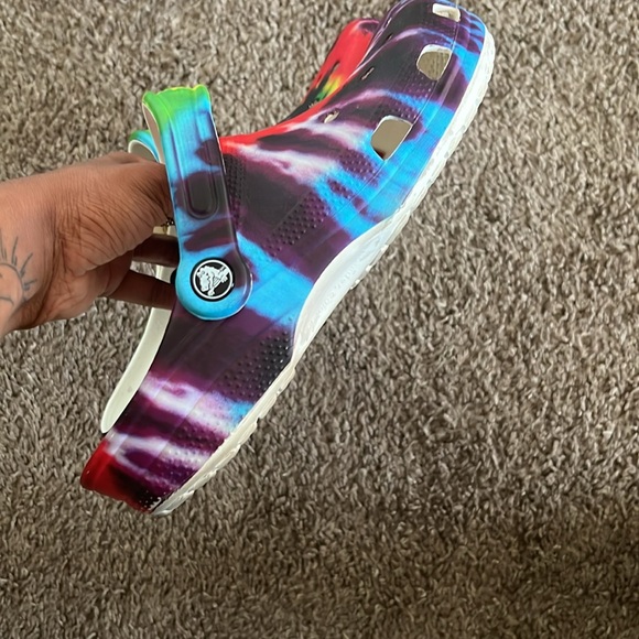 Crocs Colorful Tie-Dye Clogs - Picture 9 of 12